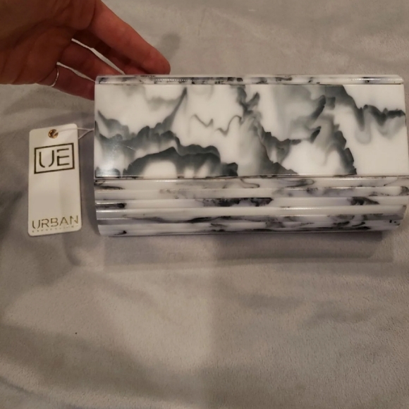 *Vegan* Urban Expressions Clutch - Picture 3 of 8